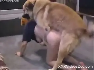 Hard anal sex with a BBW MILF and her kinky doggo