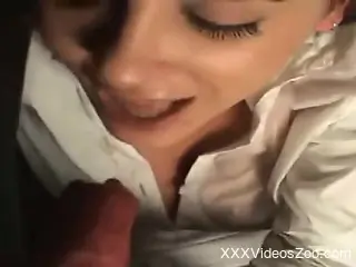 Brunette fucking with her legs high up in order to cum